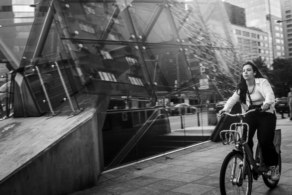 Portret, fotografia uliczna, ulprofesjonalne zdjęcie wykonane przez fotografa