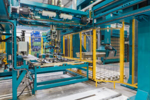 Automatyczna linia produkcyjna — fotografia przemysłowa Polska