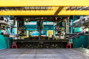 Precyzyjny mechanizm fabryczny — fotografia przemysłowa detal